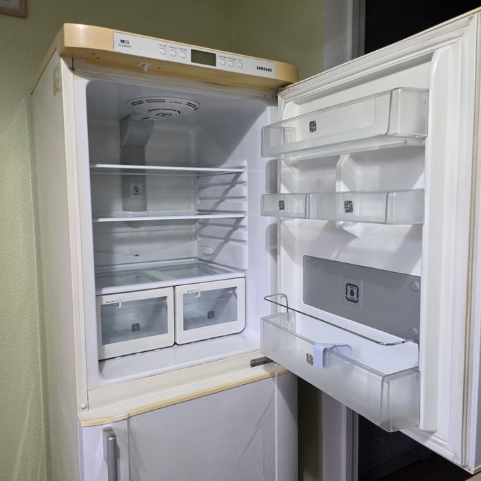 Холодильник Samsung RL23DATW