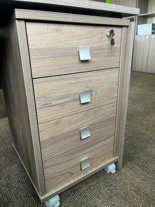 Офисная мебель в отличном состоянии