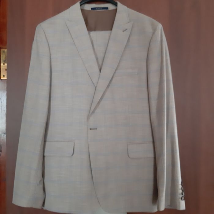 Продам стильный костюм