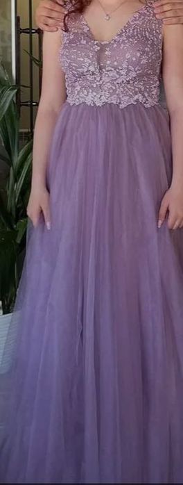 Бална рокля С/М цвят бордо