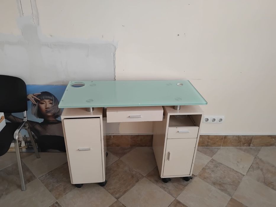 Маникюрныии столь