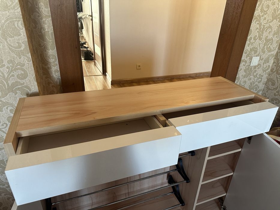 Продам шкаф в прихожую
