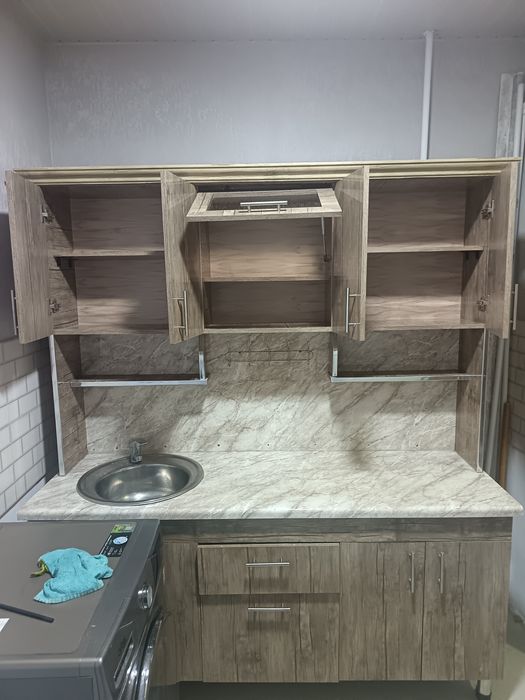 Кухонные  мебел шкаф