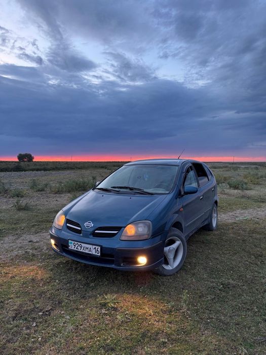 Nissan almera tino