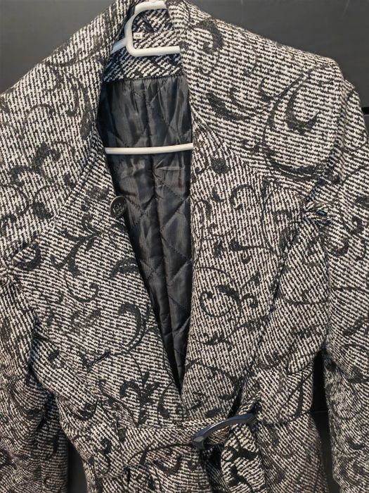 Vând haină din stofă pentru fete/femei