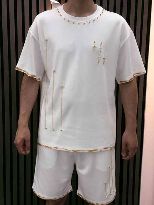 Compleu alb cu elemente aurii by DGM fashion