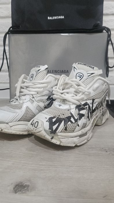 Продам кроссовки BALENCIAGA 40рр