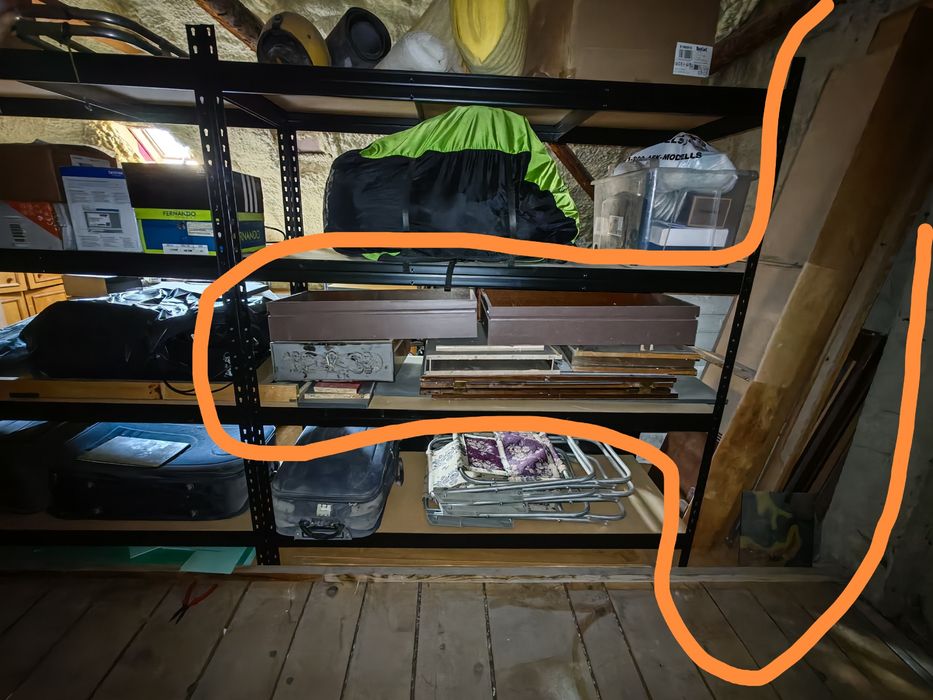 Dulap vechi de sufragerie. Bonus dulap cu vitrina