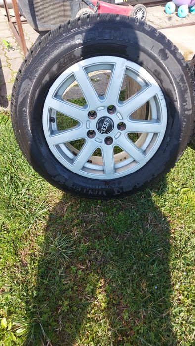 Vând jante R15 audi cu anvelope iarnă