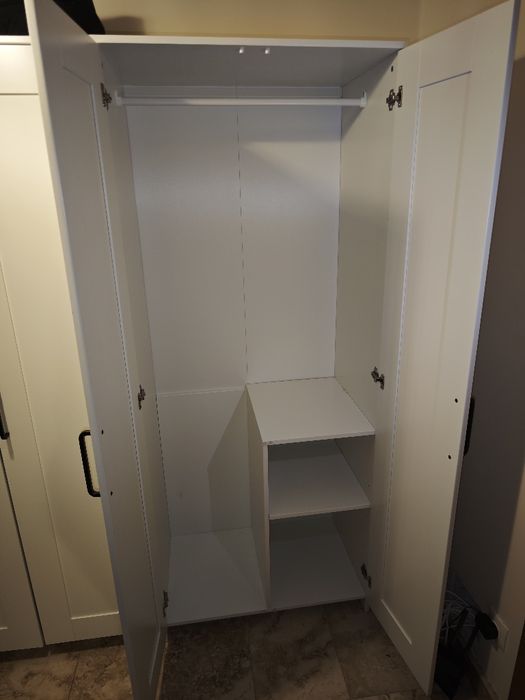 Продавам 2 гардероба IKEA BRIMNES