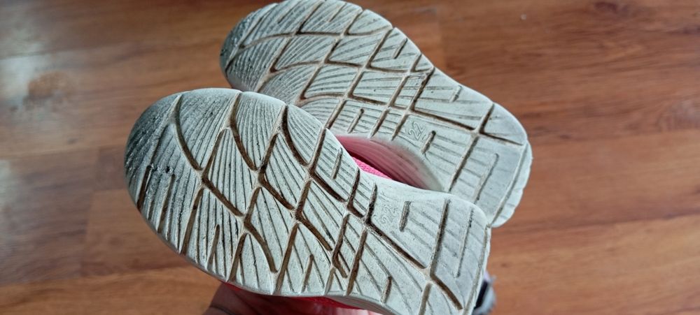 Продам детскую обувь