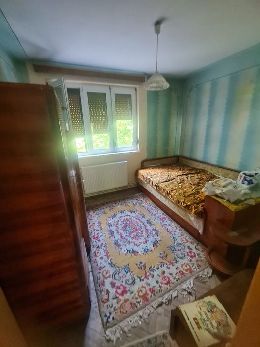 Vind 3camere decomandate mazepa 1 etaj  2