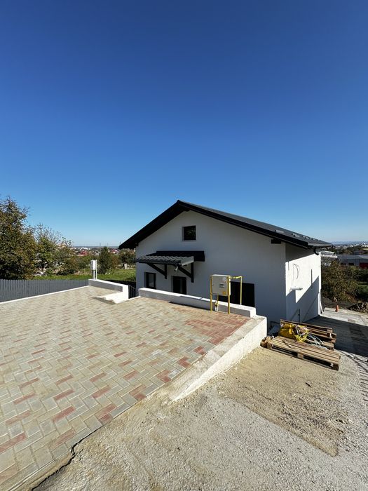 Casa superba de vanzare/inchiriere in Barati, Bacau