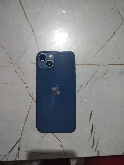 Продам телефон айфон 13