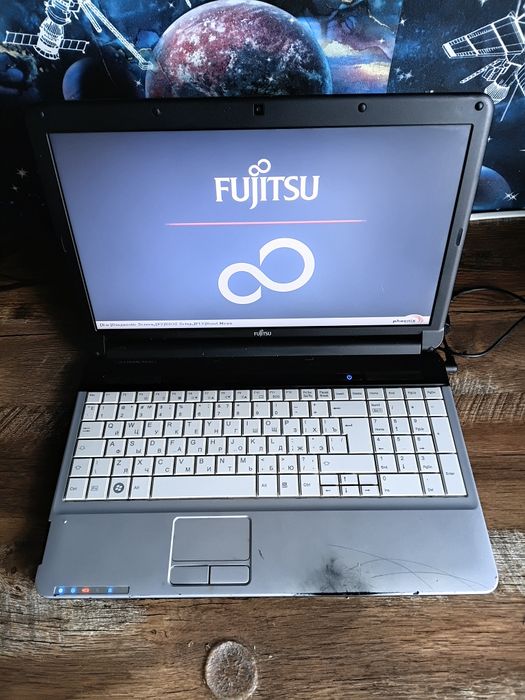 Продам ноутбук Fujitsu i3