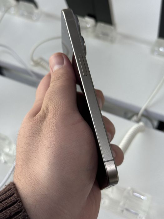 Айфон 15про 128гб 83%