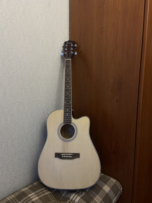 Гитара акустическая