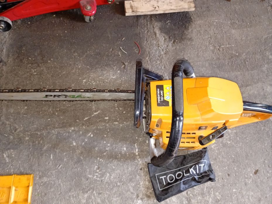 Moto fierăstrău cu lanț, drujba