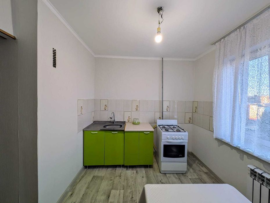 продается 2 комн кв р-н Строитель