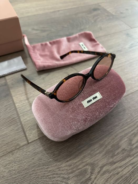 Нови Miu Miu Regard tortoiseshell-effect sunglasses