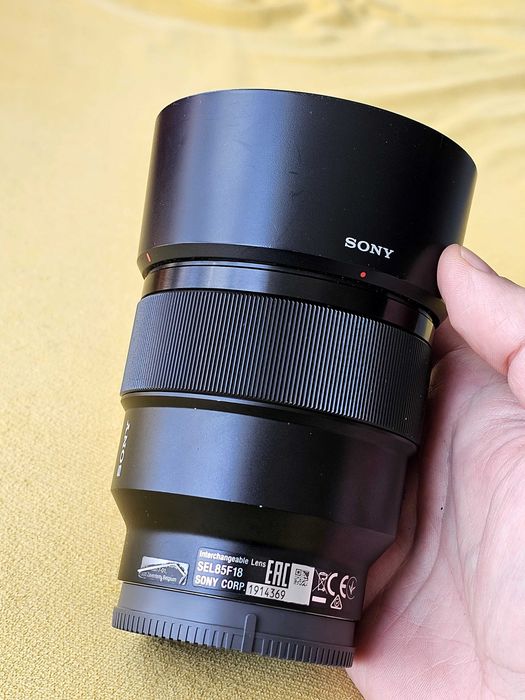 Обектив Sony FE 85mm f/1.8