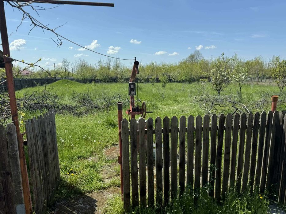 Vând casă la curte