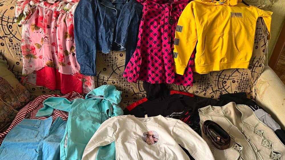 Отдам пакет вещей на девочку подростка