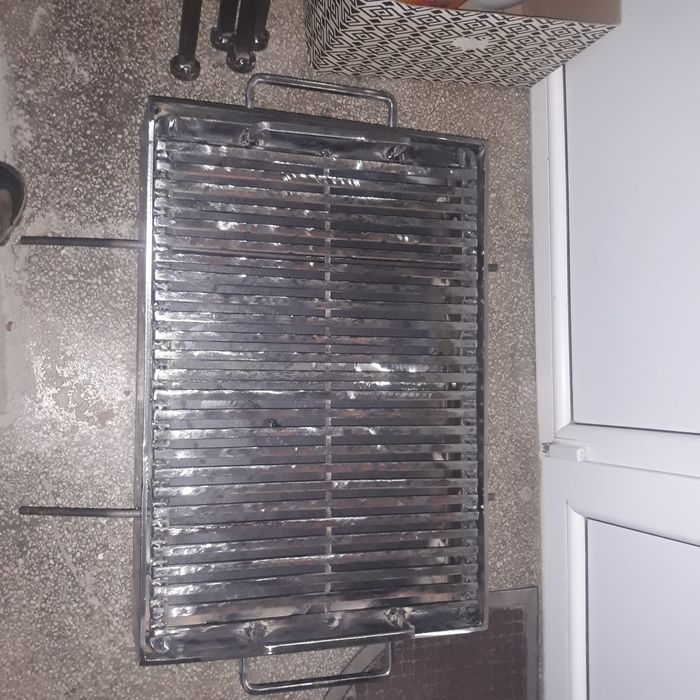 Grătare cu picioare detasabile