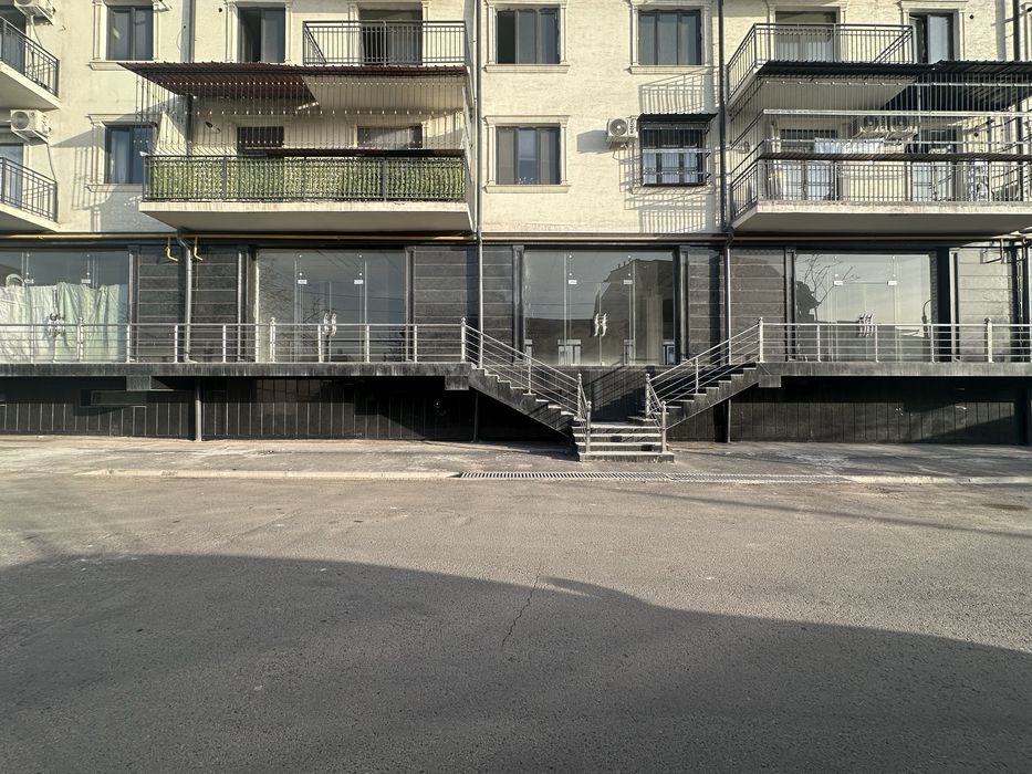 Сдам в аренду 560м2 в центре города Яккасарай