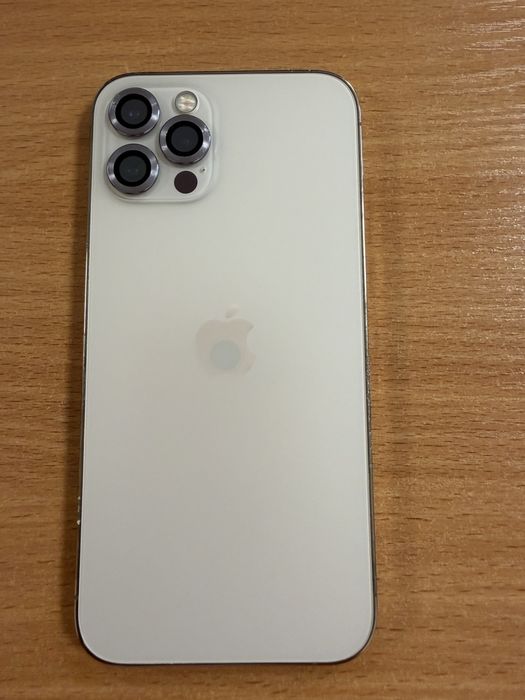 Продам IPhone 12 Pro. Коробка есть.