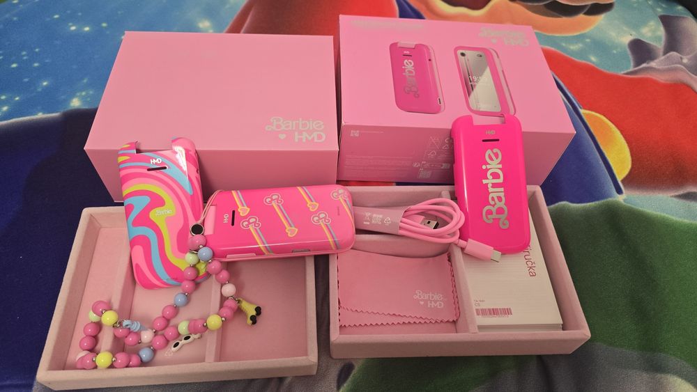 Telefon Barbie cu accesorii-aproape nou