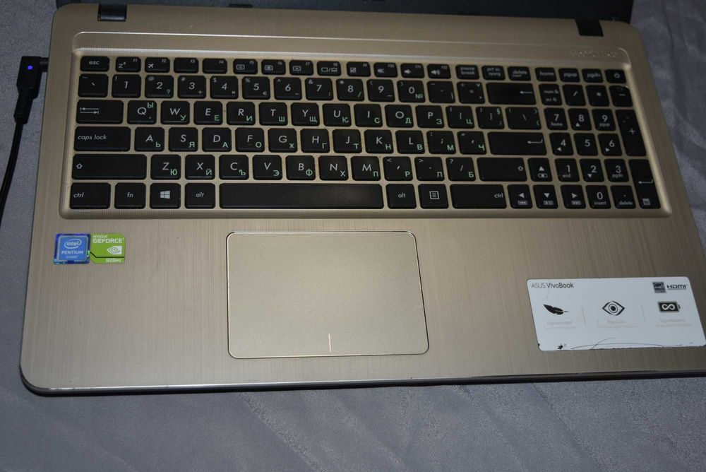 ASUS X540N 4 ядрен процесор видео карта SSD Full HD - раница