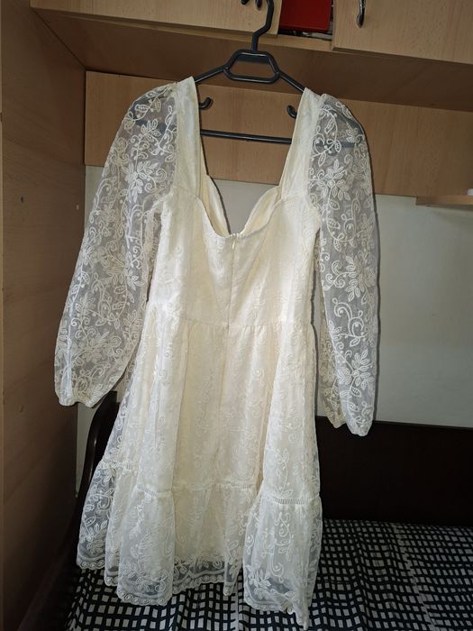 Rochie albă din dantelă  stare foarte bună
