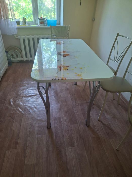 Стол для кухни поверх стекло