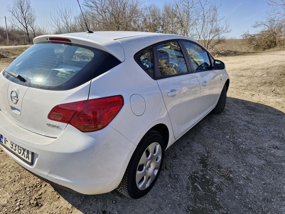 Vând Opel Astra J 1.4 Turbo 140cp