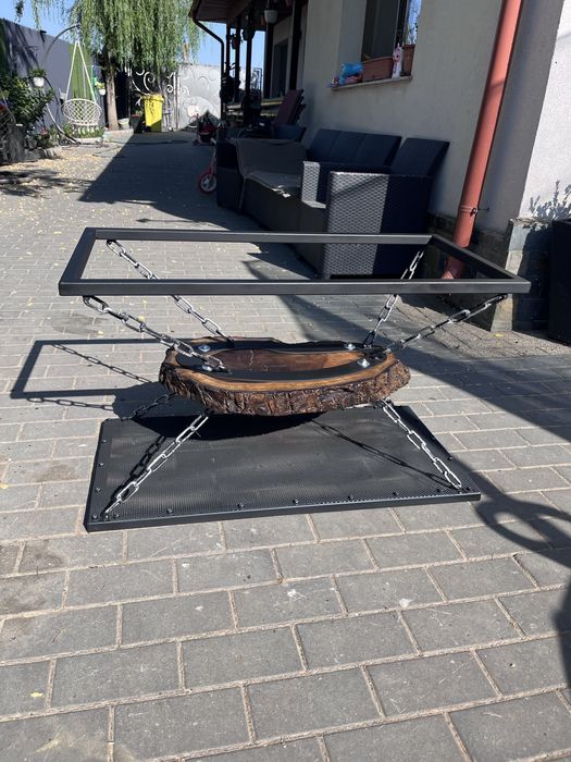 Masa levitationala stil indistrial, lemn nuc cu lanturi