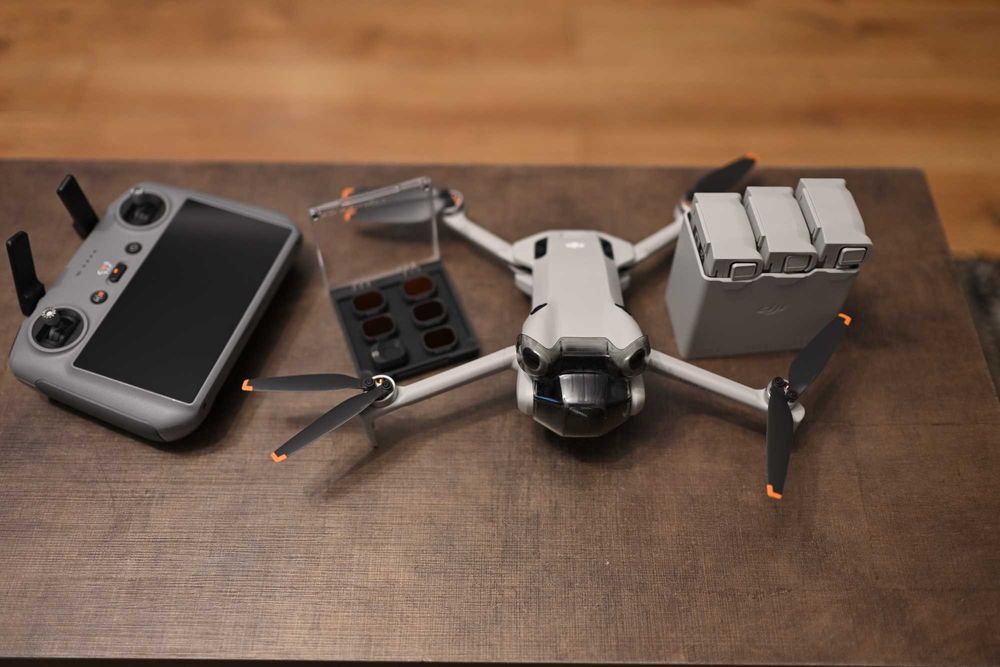 DJI Mini 4 Pro Drona 4 K Fly More Combo + DJI RC 2 + filtre Freewell!