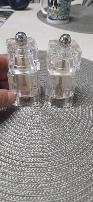 Механичка мелничка за сол и черен пипер