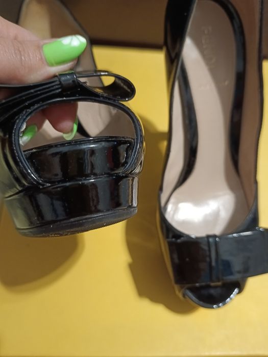 Продам туфли FENDI