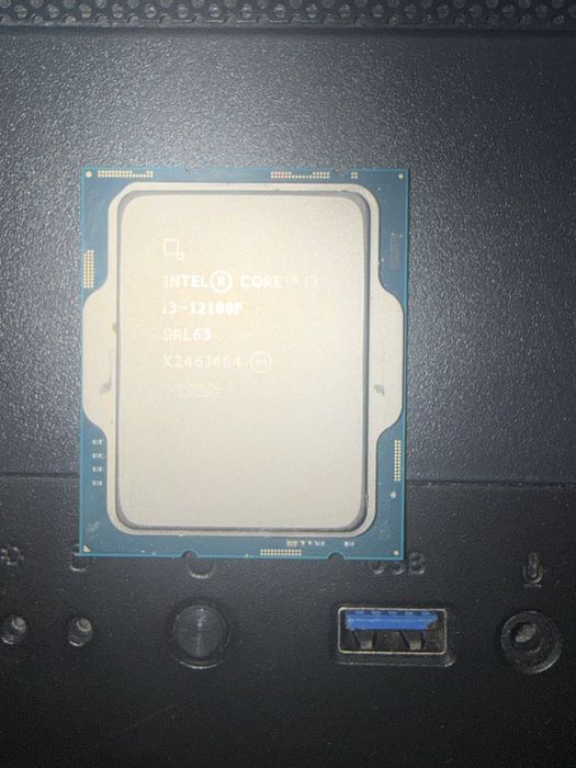 Процессор Intel Core i3 12100F