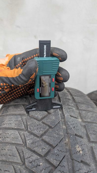 Vând 2 cauciucuri de iarna Continental Winter Contact 850P 215 65 R16