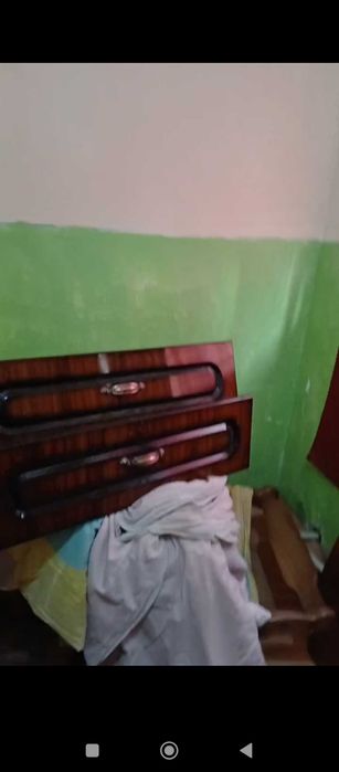 Шифоньер отличная из хорошего качества и стол