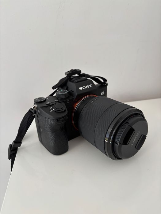 Фотоапарат Mirrorless Sony Alpha A7III, 24.2 MP, Full-Frame + Обектив SEL2870 28-70 мм