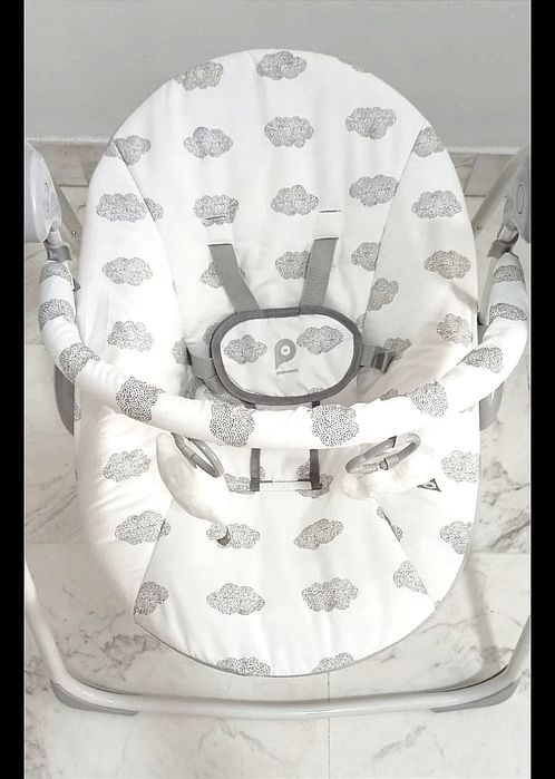 Balansoar bebe  5 viteze de miscare si 13 melodii diferite (Nou)