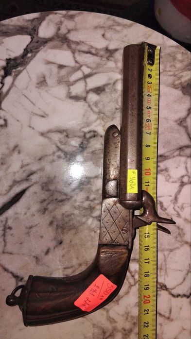 3 броя стари пистолети