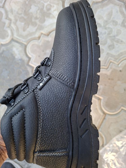 Продам спец одежду новые.