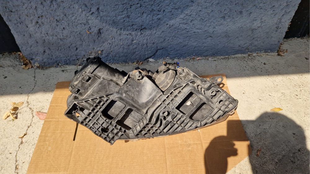Vand far/faruri stanga/dreapta VW Golf 6 model 2009-2012 Valeo