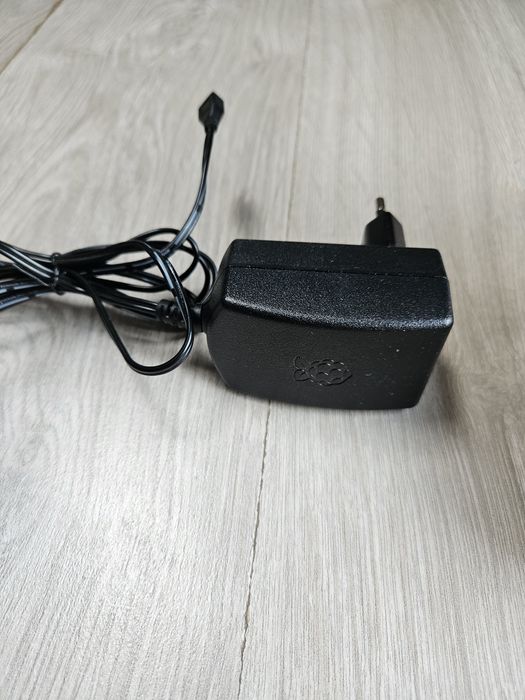 Raspberry pi 3B + adaptor original + display 4.3 inch DSI + radiator