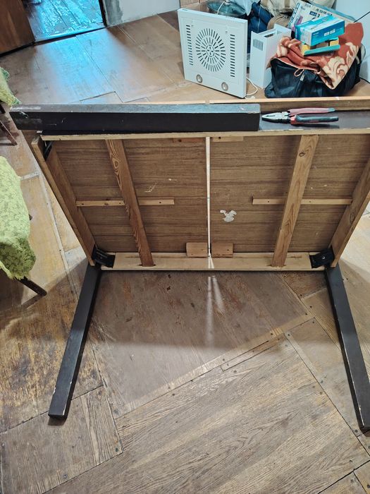 Продам стол цена 250000