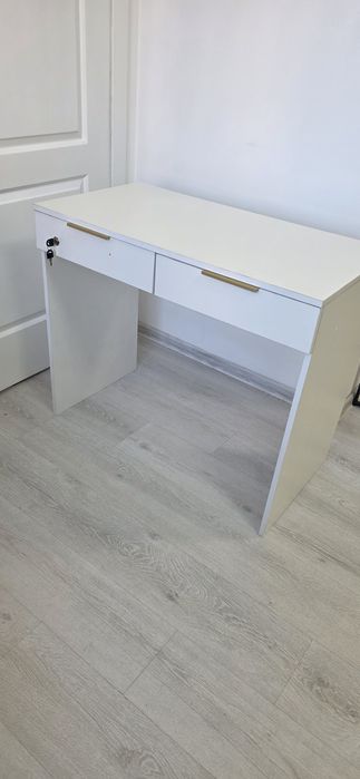 Маникюрный стол 2 шт.